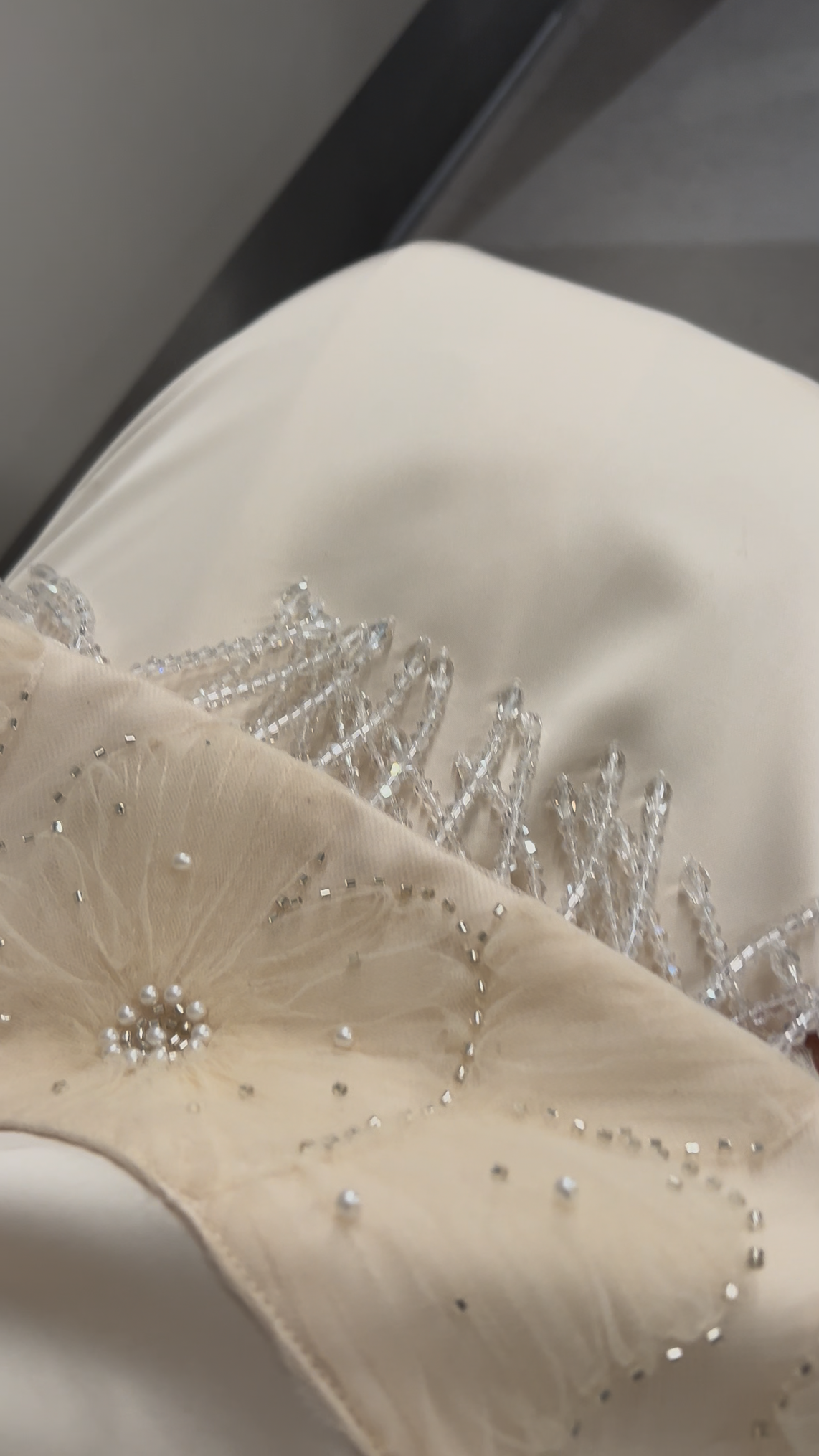  Robe Amaria Pearl portée - Vue arrière détail